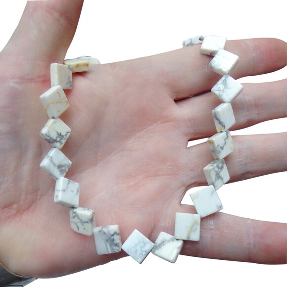 White Howlite Flat Necklace 4131 - Picture 5 of 7